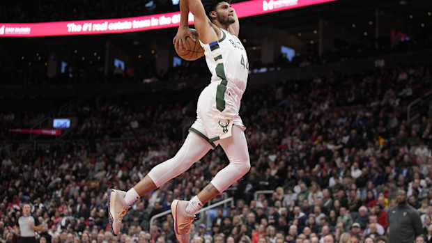 Milwaukee Bucks guard Andre Jackson Jr. (44) dunks the ball 